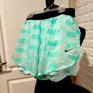 Nike Rip Stop Shorts Size Medium